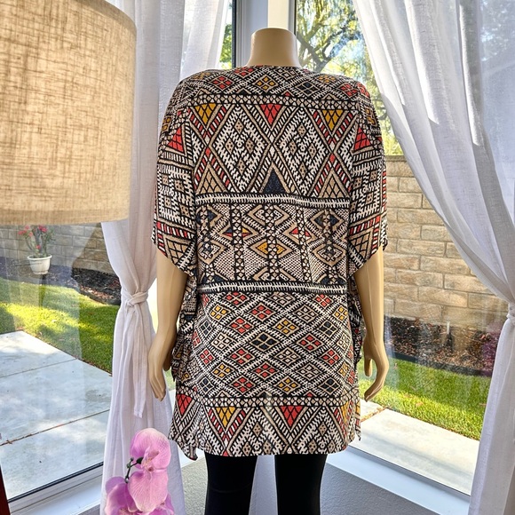 Geometric NEDA High Low Hem Top Shirt Size XS / Small MSRP $158 BCBG MAXAZRIA - Picture 3 of 6